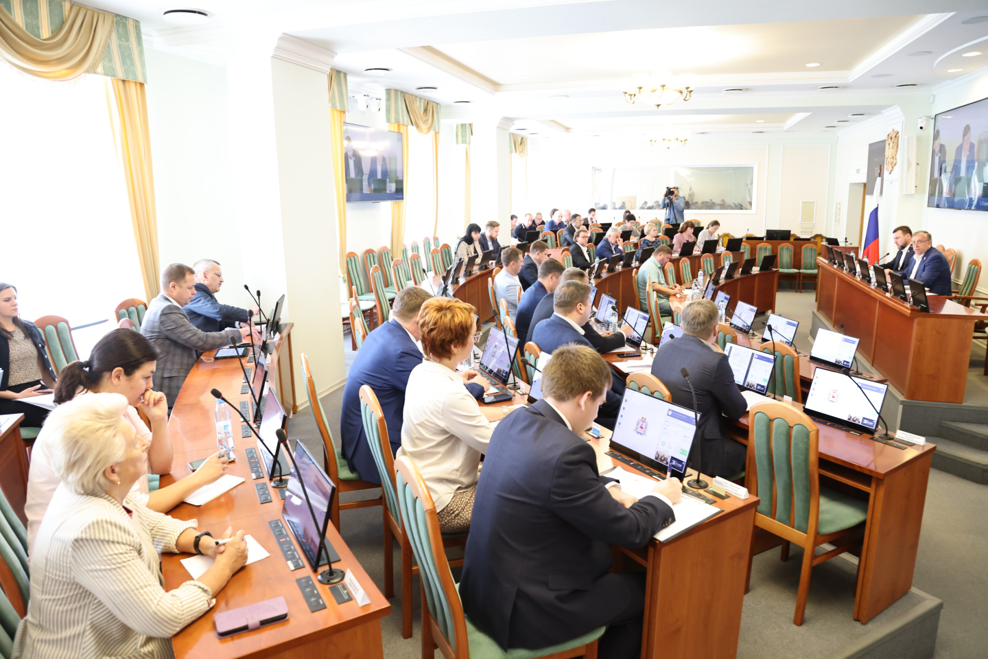 Заседание комитета Законодательного Собрания по транспорту и дорожному хозяйству состоялось 22 августа 2024 года