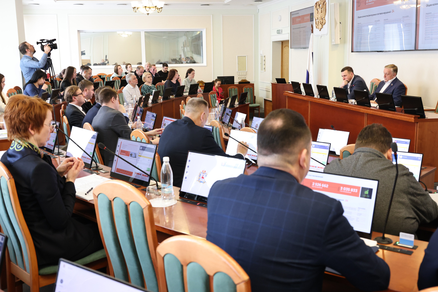 Заседание комитета Законодательного Собрания по транспорту и дорожному хозяйству состоялось 18 апреля 2025 года
