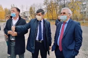 Евгений Люлин принял участие в торжественном открытии восстановленного футбольного поля в средней школе №37 Дзержинска